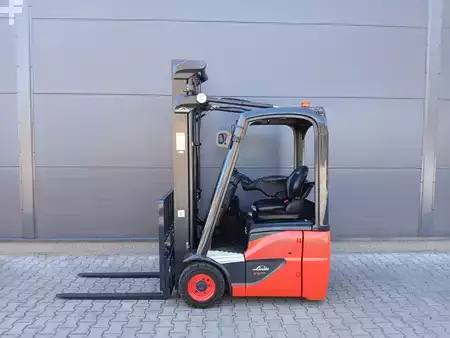 Carrelli elettrici 3 ruote 2021  Linde E12-02 (10)