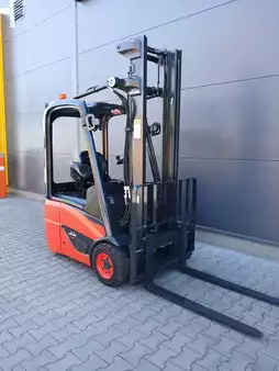 Carrelli elettrici 3 ruote 2021  Linde E12-02 (3)