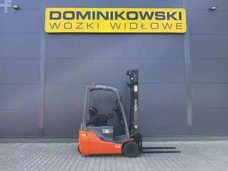 Elektryczne 3-kołowe 2017  Toyota 8FBEK18T (1)