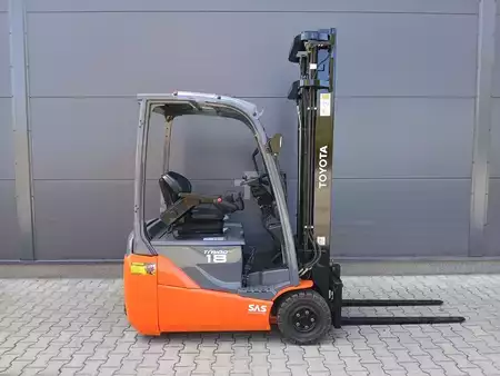 Elektryczne 3-kołowe 2017  Toyota 8FBEK18T (2)