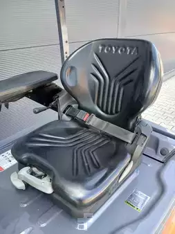 Elektryczne 3-kołowe 2017  Toyota 8FBEK18T (8)