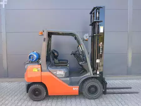 Wózki gazowe 2019  Toyota 02-8FGF25 (2)