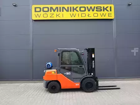 Wózki gazowe 2014  Toyota 02-8FGF30 (1)