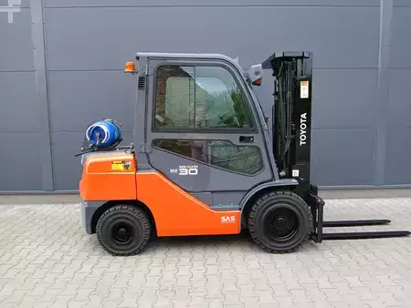 Wózki gazowe 2014  Toyota 02-8FGF30 (2)