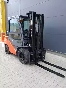 Wózki gazowe 2014  Toyota 02-8FGF30 (3)