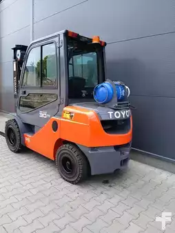 Wózki gazowe 2014  Toyota 02-8FGF30 (5)