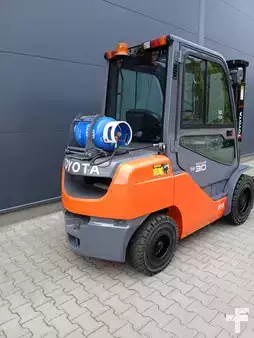 Wózki gazowe 2014  Toyota 02-8FGF30 (6)