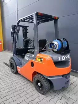 Wózki gazowe 2011  Toyota 02-8FGF25 (5)