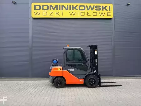 LPG heftrucks 2016  Toyota 02-8FGF30 (1)