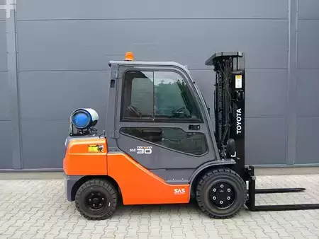 LPG heftrucks 2016  Toyota 02-8FGF30 (2)
