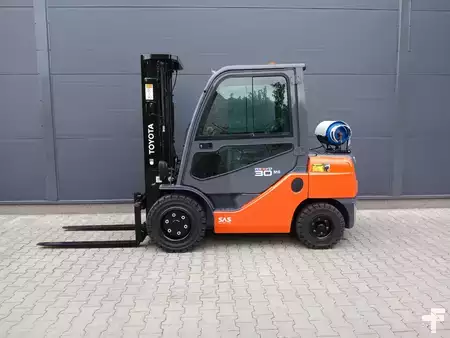 LPG heftrucks 2016  Toyota 02-8FGF30 (9)