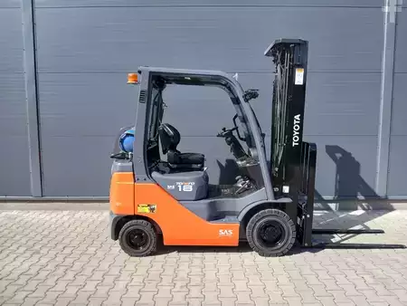 Wózki gazowe 2022  Toyota 02-8FGF18 (2)