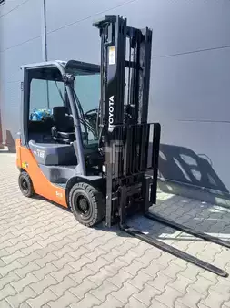 Wózki gazowe 2022  Toyota 02-8FGF18 (3)