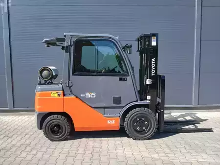 Nestekaasutrukki 2020  Toyota 02-8FGF30 (2)