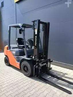 Empilhador diesel 2010  Toyota 02-8FDF25 (3)
