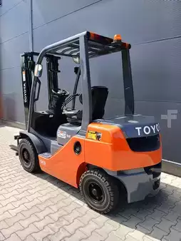 Empilhador diesel 2010  Toyota 02-8FDF25 (5)