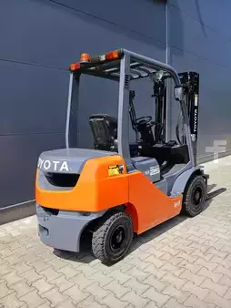 Empilhador diesel 2010  Toyota 02-8FDF25 (6)
