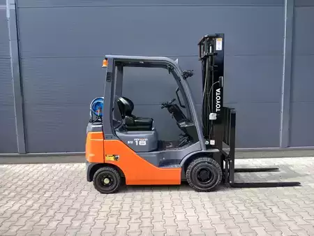 Wózki gazowe 2020  Toyota 02-8FGF18 (2)