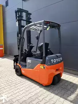 Elektryczne 3-kołowe 2015  Toyota 8FBET20 (5)