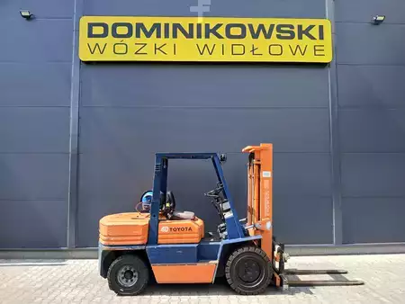 Gázüzemű targoncák 1993  Toyota 02-5FG35 (1)