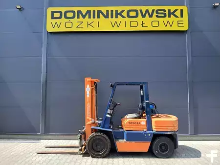 Gázüzemű targoncák 1993  Toyota 02-5FG35 (10)