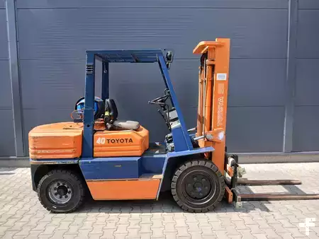 Gázüzemű targoncák 1993  Toyota 02-5FG35 (2)