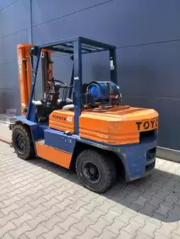 Gázüzemű targoncák 1993  Toyota 02-5FG35 (5)