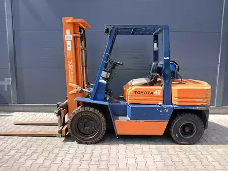 Gázüzemű targoncák 1993  Toyota 02-5FG35 (9)