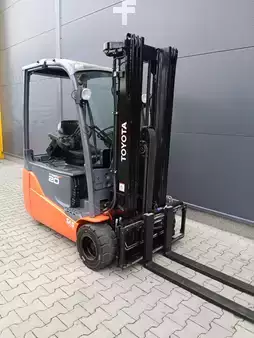 Elektryczne 3-kołowe 2018  Toyota 8FBE20T (3)