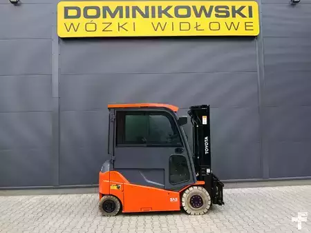 Elektryczne 4-kołowe 2021  Toyota 8FBMT25 (1)