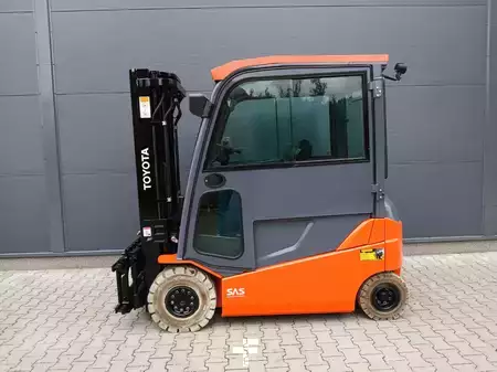 Elektryczne 4-kołowe 2021  Toyota 8FBMT25 (10)