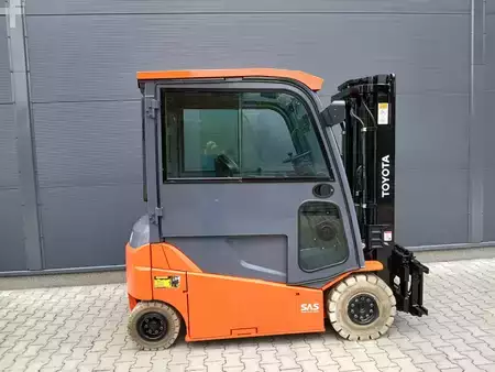 Elektryczne 4-kołowe 2021  Toyota 8FBMT25 (2)