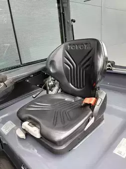 Elektryczne 4-kołowe 2021  Toyota 8FBMT25 (8)