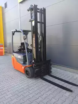 Elektryczne 3-kołowe 2023  Toyota 8FBE20T (3)