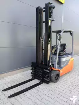 Elektryczne 3-kołowe 2023  Toyota 8FBE20T (4)