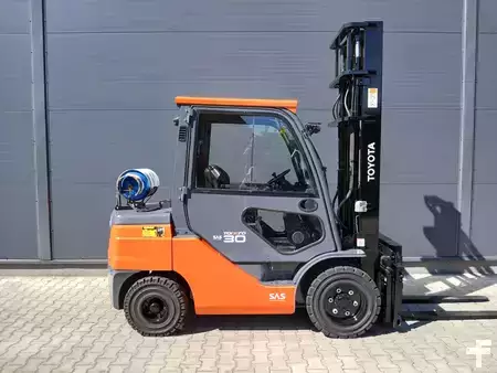 Wózki gazowe 2020  Toyota 02-8FGF30 (2)