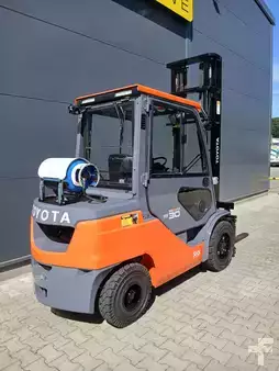 Wózki gazowe 2020  Toyota 02-8FGF30 (6)