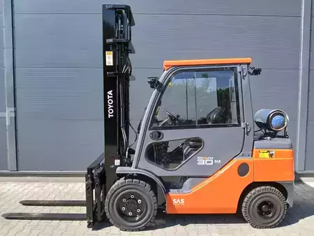 Wózki gazowe 2020  Toyota 02-8FGF30 (9)