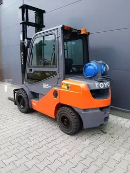 Wózki gazowe 2014  Toyota 02-8FGF30 (5)