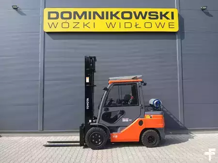 Gázüzemű targoncák 2025  Toyota 02-8FGJF35 (10)