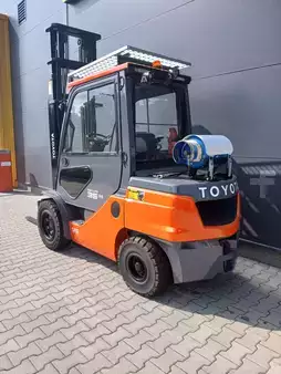 Gázüzemű targoncák 2025  Toyota 02-8FGJF35 (5)
