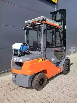 Gázüzemű targoncák 2025  Toyota 02-8FGJF35 (6)