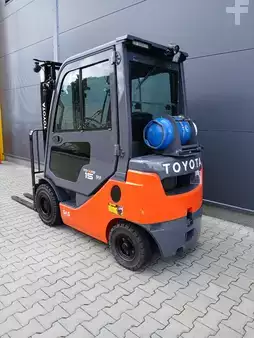 Empilhador a gás 2022  Toyota 02-8FGF15 (5)