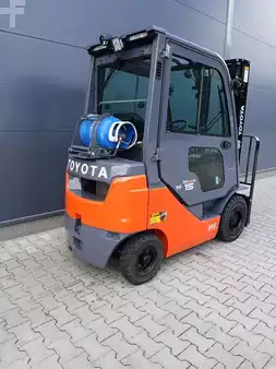 Empilhador a gás 2022  Toyota 02-8FGF15 (6)