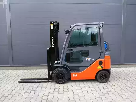 Empilhador a gás 2022  Toyota 02-8FGF15 (9)