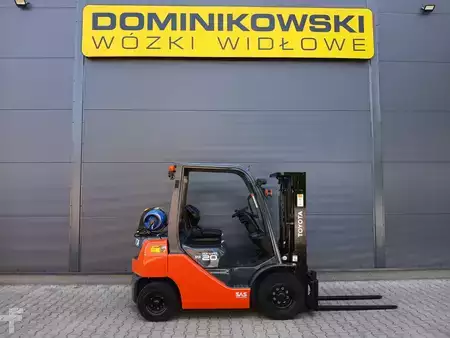 Carretilla elevadora GLP 2016  Toyota 02-8FGF20 (1)