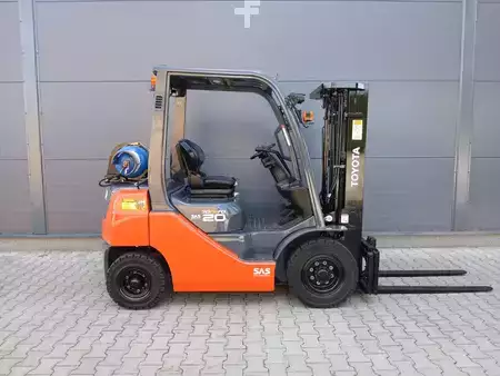 Carretilla elevadora GLP 2016  Toyota 02-8FGF20 (2)