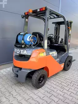 Carretilla elevadora GLP 2016  Toyota 02-8FGF20 (6)