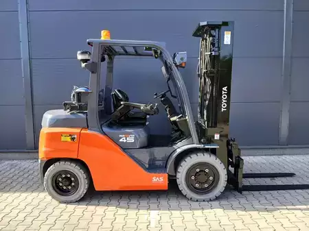 LPG Forklifts 2018  Toyota 8FG40N (2)