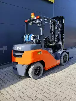 LPG Forklifts 2018  Toyota 8FG40N (6)